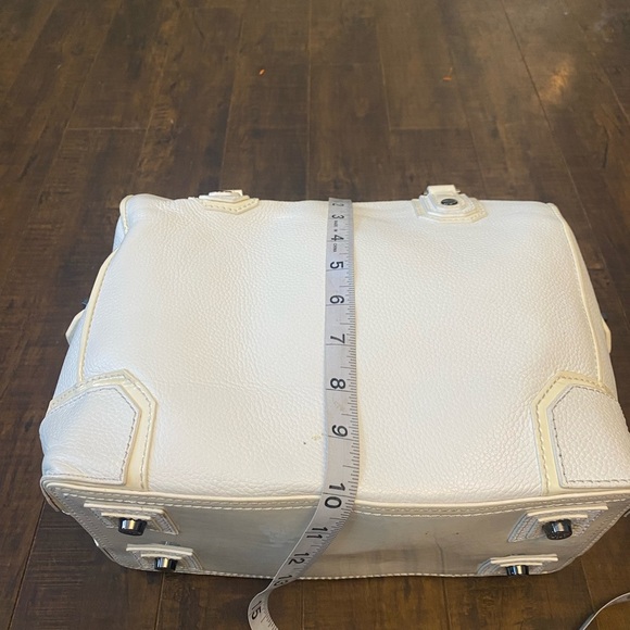 Alice + Olivia Pebbled Cow leather white crossbody satchel - Picture 6 of 13